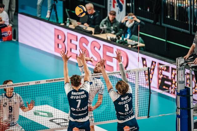 Volleyball Men Season 2024 2025 1 Volleyball Bundesliga Men Semifinal SVG Lüneburg vs VfB Friedrichshafen 19 04 2025 Tim Peter 4, VfB Friedrichshafen at the attack Lüneburg LKH Arena Niedersachsen Germany