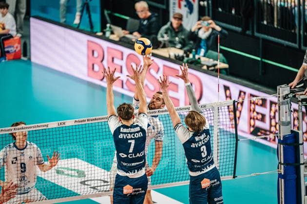Volleyball Men Season 2024 2025 1 Volleyball Bundesliga Men Semifinal SVG Lüneburg vs VfB Friedrichshafen 19 04 2025 Tim Peter 4, VfB Friedrichshafen at the attack Lüneburg LKH Arena Niedersachsen Germany