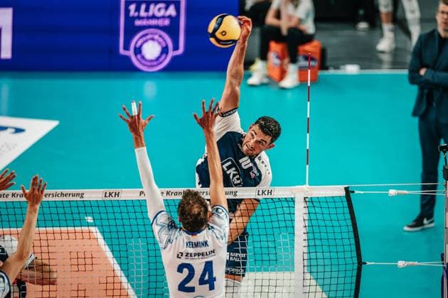 Volleyball Men Season 2024 2025 1 Volleyball Bundesliga Men Semifinal SVG Lüneburg vs VfB Friedrichshafen 19 04 2025 Lorenz Karlitzek 10, SVG Lüneburg at the attack Lüneburg LKH Arena Niedersachsen Germany