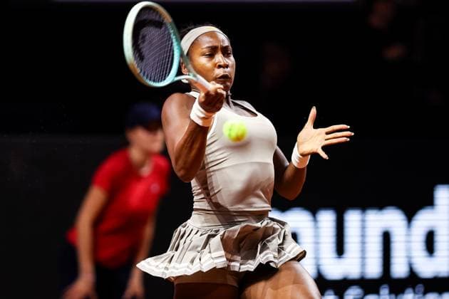In the picture Coco Gauff Coco Gauff USA vs Jasmine Paolini ITA GER, Porsche Tennis Grand Prix GP Stuttgart 2025, WTA500, 19 04 2025 GER, Porsche Tennis Grand Prix GP Stuttgart 2025, WTA500, 19 04 2025 Stuttgart Copyright: xEibner-Pressefoto RogerxBuerkex EP