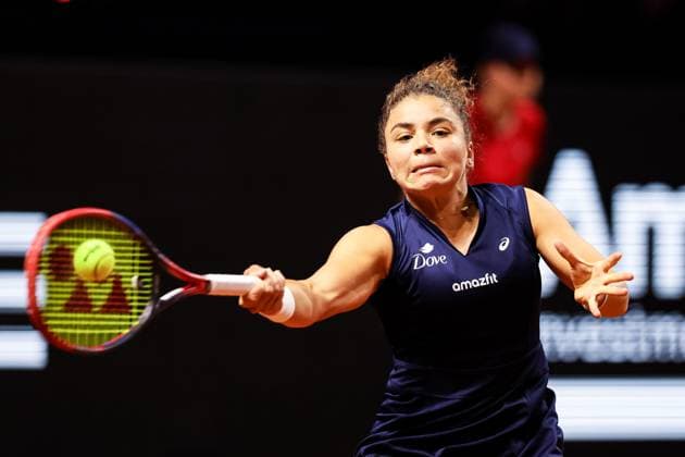 In the picture Jasmine Paolini Coco Gauff USA vs Jasmine Paolini ITA GER, Porsche Tennis Grand Prix GP Stuttgart 2025, WTA500, 19 04 2025 GER, Porsche Tennis Grand Prix GP Stuttgart 2025, WTA500, 19 04 2025 Stuttgart Copyright: xEibner-Pressefoto RogerxBuerkex EP