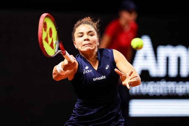 In the picture Jasmine Paolini Coco Gauff USA vs Jasmine Paolini ITA GER, Porsche Tennis Grand Prix GP Stuttgart 2025, WTA500, 19 04 2025 GER, Porsche Tennis Grand Prix GP Stuttgart 2025, WTA500, 19 04 2025 Stuttgart Copyright: xEibner-Pressefoto RogerxBuerkex EP