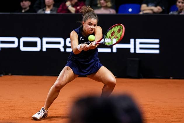 In the picture Jasmine Paolini Coco Gauff USA vs Jasmine Paolini ITA GER, Porsche Tennis Grand Prix GP Stuttgart 2025, WTA500, 19 04 2025 GER, Porsche Tennis Grand Prix GP Stuttgart 2025, WTA500, 19 04 2025 Stuttgart Copyright: xEibner-Pressefoto RogerxBuerkex EP