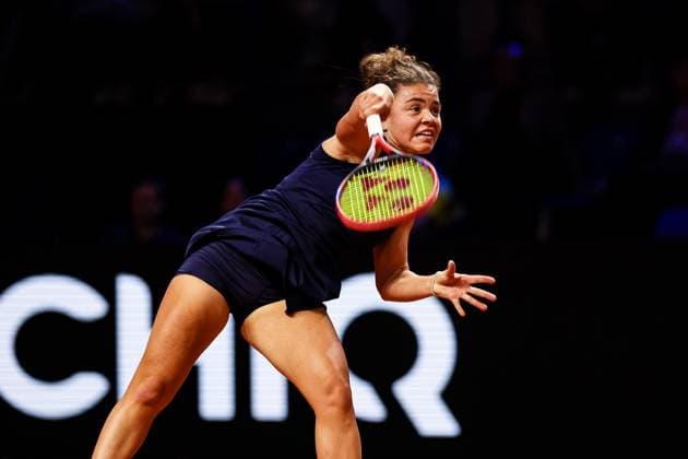 In the picture Jasmine Paolini Coco Gauff USA vs Jasmine Paolini ITA GER, Porsche Tennis Grand Prix GP Stuttgart 2025, WTA500, 19 04 2025 GER, Porsche Tennis Grand Prix GP Stuttgart 2025, WTA500, 19 04 2025 Stuttgart Copyright: xEibner-Pressefoto RogerxBuerkex EP