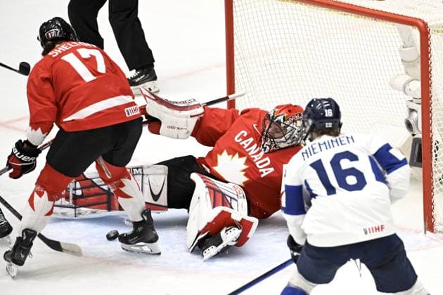 Finland s Petra Nieminen (16) at the goal of Canada s goalkeeper Ann-Renee Desbiens during the IIHF Women s Ice hockey, Eishockey World Championship, WM, Weltmeisterschaft semifinal match between Canada and Finland in Ceske Budejovice, Czechia, on April 19, 2025, left Canada s Ella Shelton. Ceske Budejovice Czechia LKFTJK20250419212815FJVY  Copyright: xEmmixKorhonenx LKFTJK20250419212815FJVY