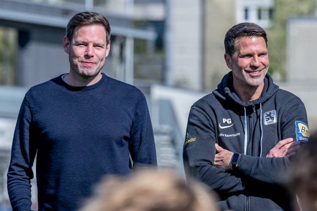Managing Director Sport Dr Christian Werner TSV 1860 Muenchen and Head Coach Patrick Gloeckner TSV 1860 Muenchen are happy about the victory GER, TSV 1860 Muenchen vs Alemannia Aachen, Football, 3 Bundesliga, Matchday 34, Season 2024 2025, 19 04 2025 DFL DFB REGULATES PROHIBIT ANY USE OF PHOTOGRAPHS as IMAGE SEQUENCES and or QUASI VIDEO GER, TSV 1860 Muenchen vs Alemannia Aachen, Football, 3 Bundesliga, Matchday 34, Season 2024 2025, 19 04 2025 Muenchen Copyright: xEibner-Pressefoto HeikexFeinerx EP_HFR
