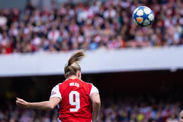 Football - 2024 2025 UEFA Women™s Champions League - Semi-Final - First Leg - Arsenal vs Olympique Lyonnais - Emirates Stadium - Saturday 19th April 2025 Beth Mead (Arsenal FC Women) heads the ball at the Emirates Stadium COLORSPORT DANIEL BEARHAM  csp_ars_lyo_db_19042025_