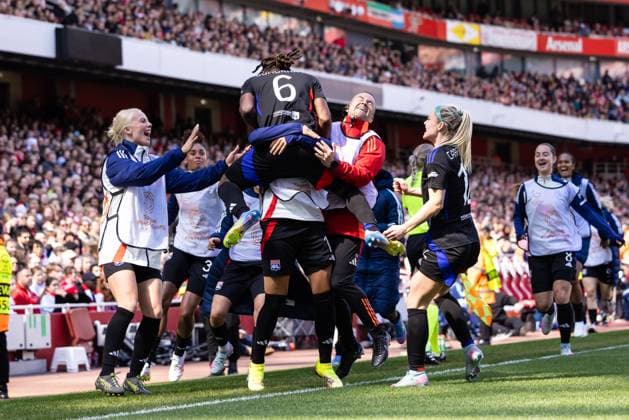Football - 2024 2025 UEFA Women™s Champions League - Semi-Final - First Leg - Arsenal vs Olympique Lyonnais - Emirates Stadium - Saturday 19th April 2025 Melchie Dumornay (Olympique Lyonnais) runs to the touchline to celebrate after scoring the winning goal at the Emirates Stadium COLORSPORT DANIEL BEARHAM  csp_ars_lyo_db_19042025_