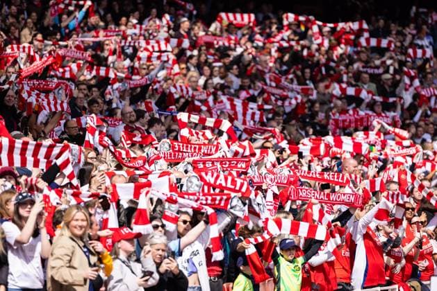 Football - 2024 2025 UEFA Women™s Champions League - Semi-Final - First Leg - Arsenal vs Olympique Lyonnais - Emirates Stadium - Saturday 19th April 2025 The Arsenal crowd ahead of the match kick off as the teams enter the field of play at the Emirates Stadium COLORSPORT DANIEL BEARHAM  csp_ars_lyo_db_19042025_