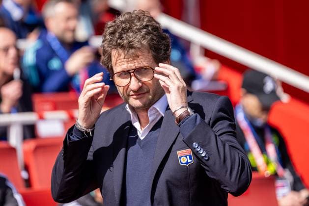 Football - 2024 2025 UEFA Women™s Champions League - Semi-Final - First Leg - Arsenal vs Olympique Lyonnais - Emirates Stadium - Saturday 19th April 2025 Joe Montemurro, Coach of Olympique Lyonnais, ahead of kick off at the Emirates Stadium COLORSPORT DANIEL BEARHAM  csp_ars_lyo_db_19042025_