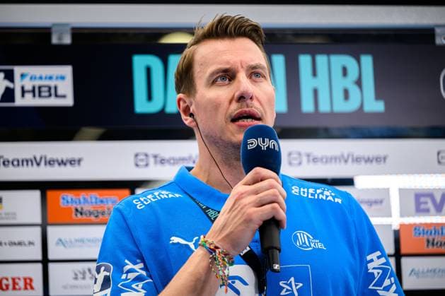 Goeppingen: HBL - 24 25 - Frisch Auf Goeppingen - THW Kiel Trainer Filip Jicha (THW Kiel) Goeppingen EWS Arena Baden-Württemberg Deutschland *** Goeppingen HBL 24 25 Frisch Auf Goeppingen THW Kiel Coach Filip Jicha THW Kiel Goeppingen EWS Arena Baden Württemberg Germany