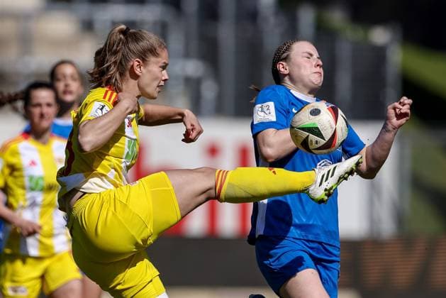 from left Charleen Niesler 1 FC Union Berlin, 18 and Marleen Kropp SV Meppen, 9 in a duel, dynamic, action, action, game scene, THE DFB REGULATIONS PROHIBIT ANY USE OF PHOTOGRAPHS AS IMAGE SEQUENCES AND OR QUASI VIDEO , 19 04 2025, Meppen Germany , Football, 2 Womens Bundesliga, SV Meppen 1 FC Union Berlin xobx