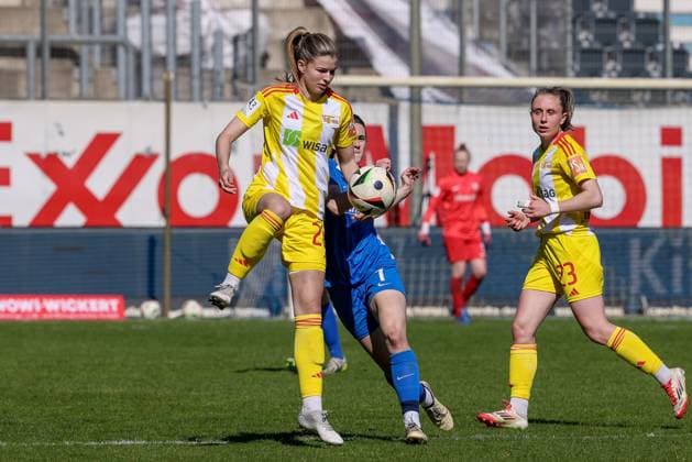 from left Nele Bauereisen 1 FC Union Berlin, 20 on the ball, single image, full body, action, action, game scene, THE DFB REGULATIONS PROHIBIT ANY USE OF PHOTOGRAPHS AS IMAGE SEQUENCES AND OR QUASI VIDEO , 19 04 2025, Meppen Germany , Football, 2 Womens Bundesliga, SV Meppen 1 FC Union Berlin xobx