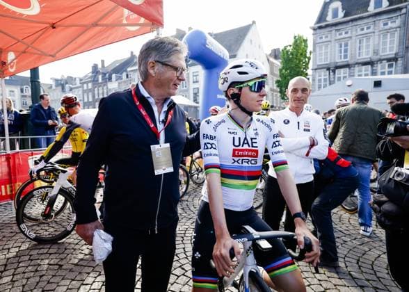 MAASTRICHT - Race director Leo van Vliet and Tadej Pogacar (Slovenia) prior to the start of the Amstel Gold Race 2025 in Maastricht. ANP MARCEL VAN HOORN Amstel Gold Race 2025 xVIxANPxSportx xxANPxIVx 524885731 originalFilename: 524885731.jpg