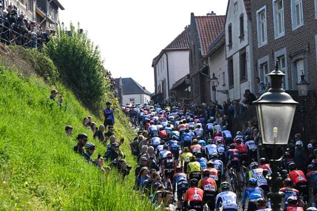 Amstel Gold Race 2025 cycling race VALKENBURG, THE NETHERLANDS - APRIL 20 : illustration picture peloton during the Men Elite UCI World Tour 59th Amstel Gold Race cycling race with start in Maastricht and finish in Valkenburg (255,9 km) on April 20, 2025 in Valkenburg, The Netherlands, 20 04 2025 ( Motordriver Kenny Verfaillie & Valkenburg The Netherlands  Copyright: xNicoxVereeckenx