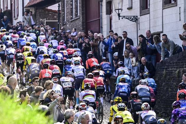 The pack of riders pictured in action during the men elite Amstel Gold Race one day cycling race, 255,9 km from Maastricht to Valkenburg, The Netherlands, Sunday 20 April 2025. DIRKxWAEM  x121301103x
