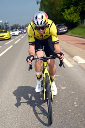 Amstel Gold Race 2025 cycling race VALKENBURG, THE NETHERLANDS - APRIL 20 : Van Aert Wout (BEL) of Team Visma I Lease a Bike during the Men Elite UCI World Tour 59th Amstel Gold Race cycling race with start in Maastricht and finish in Valkenburg (255,9 km) on April 20, 2025 in Valkenburg, The Netherlands, 20 04 2025 ( Motordriver Kenny Verfaillie & Valkenburg The Netherlands  Copyright: xNicoxVereeckenx