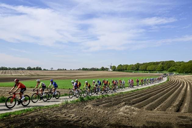 The peloton pictured in action during the men elite Amstel Gold Race one day cycling race, 255,9 km from Maastricht to Valkenburg, The Netherlands, Sunday 20 April 2025. DIRKxWAEM  x121302449x