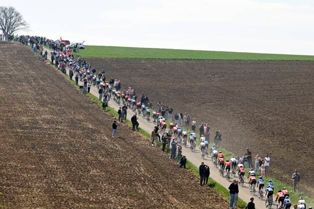 Amstel Gold Race 2025 cycling race VALKENBURG, THE NETHERLANDS - APRIL 20 : illustration picture peloton during the Men Elite UCI World Tour 59th Amstel Gold Race cycling race with start in Maastricht and finish in Valkenburg (255,9 km) on April 20, 2025 in Valkenburg, The Netherlands, 20 04 2025 ( Motordriver Kenny Verfaillie & Valkenburg The Netherlands  Copyright: xNicoxVereeckenx