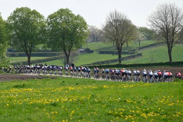 Amstel Gold Race 2025 cycling race VALKENBURG, THE NETHERLANDS - APRIL 20 : illustration picture peloton during the Men Elite UCI World Tour 59th Amstel Gold Race cycling race with start in Maastricht and finish in Valkenburg (255,9 km) on April 20, 2025 in Valkenburg, The Netherlands, 20 04 2025 ( Motordriver Kenny Verfaillie & Valkenburg The Netherlands  Copyright: xNicoxVereeckenx