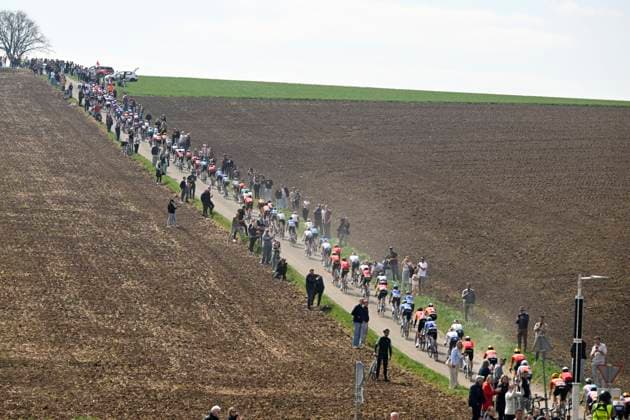 Amstel Gold Race 2025 cycling race VALKENBURG, THE NETHERLANDS - APRIL 20 : illustration picture peloton during the Men Elite UCI World Tour 59th Amstel Gold Race cycling race with start in Maastricht and finish in Valkenburg (255,9 km) on April 20, 2025 in Valkenburg, The Netherlands, 20 04 2025 ( Motordriver Kenny Verfaillie & Valkenburg The Netherlands  Copyright: xNicoxVereeckenx