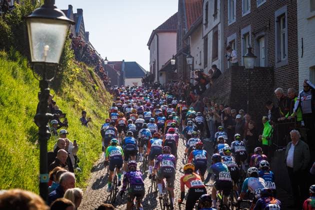 Ladies climb Maasberg during the Amstel Gold Race Maastricht to Valkenburg in ELSLOO, Netherlands on April 20, 2025, photo by Jules van Iperen EYE4images DeFodi Images