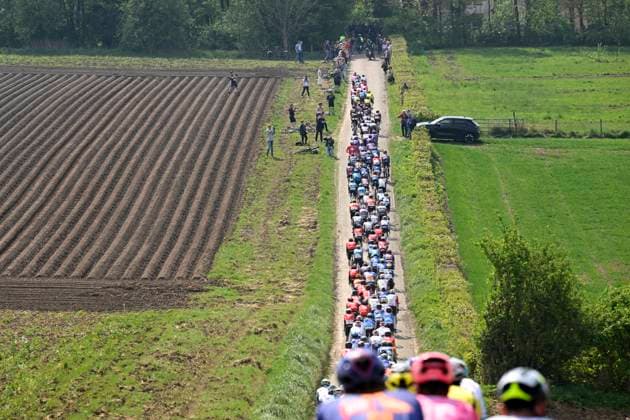 Amstel Gold Race 2025 cycling race VALKENBURG, THE NETHERLANDS - APRIL 20 : illustration picture peloton during the Men Elite UCI World Tour 59th Amstel Gold Race cycling race with start in Maastricht and finish in Valkenburg (255,9 km) on April 20, 2025 in Valkenburg, The Netherlands, 20 04 2025 ( Motordriver Kenny Verfaillie & Valkenburg The Netherlands  Copyright: xNicoxVereeckenx
