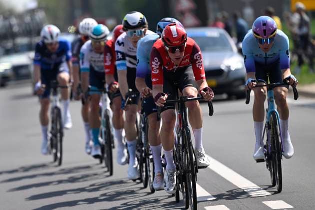 Amstel Gold Race 2025 cycling race VALKENBURG, THE NETHERLANDS - APRIL 20 : Drizners Jarrad (AUS) of Lotto leading the escape pack during the Men Elite UCI World Tour 59th Amstel Gold Race cycling race with start in Maastricht and finish in Valkenburg (255,9 km) on April 20, 2025 in Valkenburg, The Netherlands, 20 04 2025 ( Motordriver Kenny Verfaillie & Valkenburg The Netherlands  Copyright: xNicoxVereeckenx