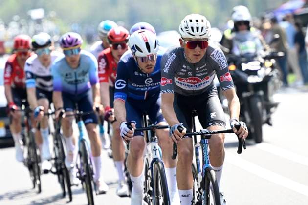 Amstel Gold Race 2025 cycling race VALKENBURG, THE NETHERLANDS - APRIL 20 : Cavagna Rémi (FRA) of Groupama FDJ, Verstrynge Emiel (BEL) of Alpecin - Deceuninck during the Men Elite UCI World Tour 59th Amstel Gold Race cycling race with start in Maastricht and finish in Valkenburg (255,9 km) on April 20, 2025 in Valkenburg, The Netherlands, 20 04 2025 ( Motordriver Kenny Verfaillie & Valkenburg The Netherlands  Copyright: xNicoxVereeckenx