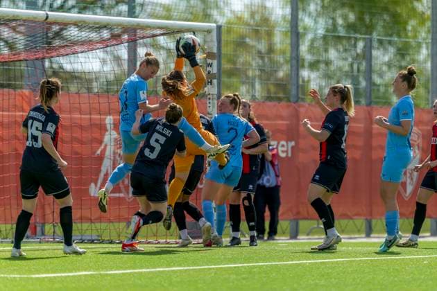Ingolstadt, Germany 20 April 2025 2 BL Women 2024 2025 FC Ingolstadt 04 vs VfL Bochum In the picture from left in a duel Dörthe Hoppius Bochum and goalkeeper Franziska Maier FCI MTV Stadion Bayern Copyright: xFotostandx xSchäferx