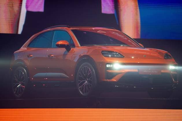The winning car of the 48 Porsche Tennis Grand Prix 2025, a Porsche Macan Turbo xettx, Germany, Stuttgart, 20 04 2025, Tennis, Porsche Tennis Grand Prix, 2025, semi-final, E Alexandrova J Ostapenko, Porsche Arena Photo A2 Bildagentur Peter Hartenfelser