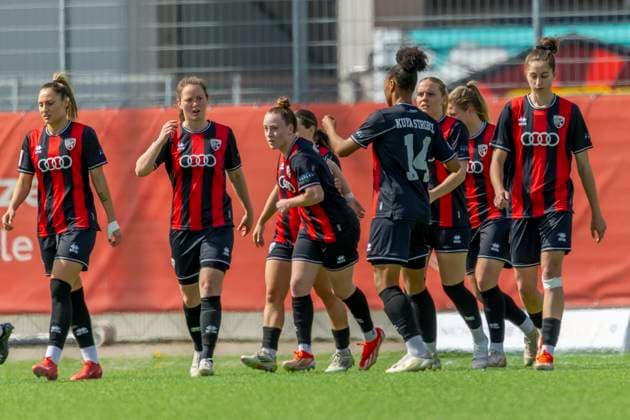 Ingolstadt, Germany 20 April 2025 2 BL Women 2024 2025 FC Ingolstadt 04 vs VfL Bochum In the picture in the Traube Goalscorer Pija Reininger FCI cheers with her teammates after her goal for 1 0 MTV Stadion Bayern Copyright: xFotostandx xSchäferx