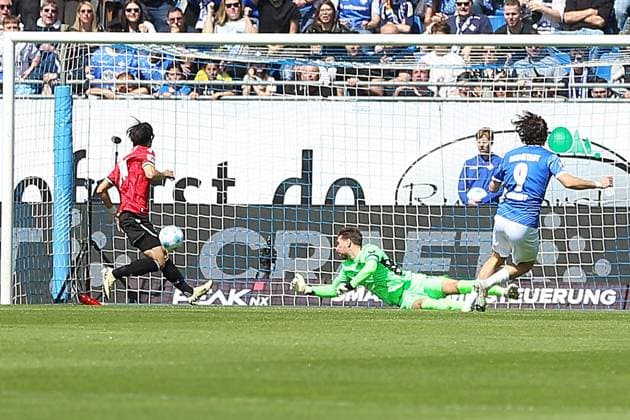 20 04 2025, xrekx, Soccer 2 Bundesliga, SV Darmstadt 98 Hannover 96 v l Goal kick to 1 0 by Fraser Hornby SV Darmstadt 98 Ron Robert Zieler Hannover 96 DFL DFB REGULATIONS PROHIBIT ANY USE OF PHOTOGRAPHS as IMAGE SEQUENCES and or QUASI VIDEO Darmstadt