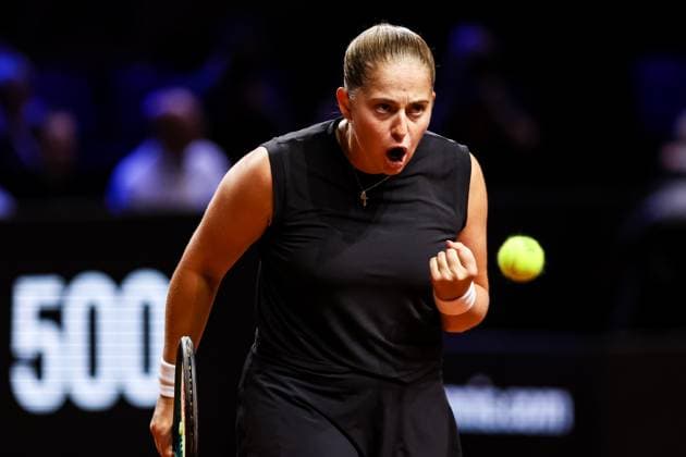 In the picture Jelena Ostapenko with victory fist and scream semi-final Ekaterina Alexandrova vs Jelena Ostapenko LAT GER, Porsche Tennis Grand Prix GP Stuttgart 2025, WTA500, 20 04 2025 GER, Porsche Tennis Grand Prix GP Stuttgart 2025, WTA500, 20 04 2025 Stuttgart Copyright: xEibner-Pressefoto RogerxBuerkex EP