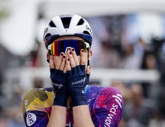 Bilder des Jahres 2025, Sport 04 April VALKENBURG - Mischa Bredewold (Netherlands) celebrates her victory during the finish of the 2025 Amstel Gold Race for women in Valkenburg. ANP MARCEL VAN HOORN Amstel Gold Race 2025 xVIxANPxSportx xxANPxIVx 524894059 originalFilename: 524894059.jpg
