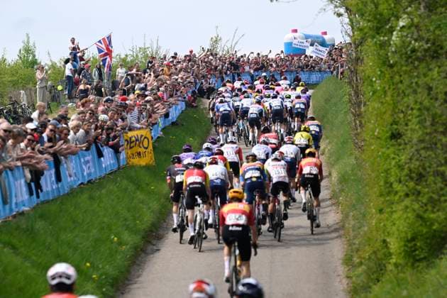 Amstel Gold Race 2025 cycling race VALKENBURG, THE NETHERLANDS - APRIL 20 : illustration picture peloton during the Men Elite UCI World Tour 59th Amstel Gold Race cycling race with start in Maastricht and finish in Valkenburg (255,9 km) on April 20, 2025 in Valkenburg, The Netherlands, 20 04 2025 ( Motordriver Kenny Verfaillie & Valkenburg The Netherlands  Copyright: xNicoxVereeckenx