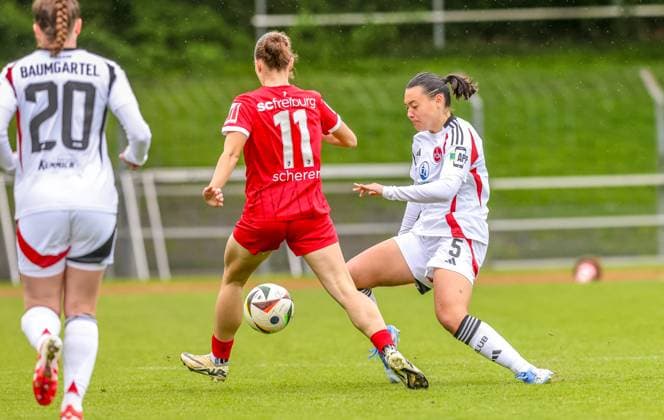 GER, Freiburg, SC Freiburg II vs FC Nürnberg, 2 Frauen Bundesliga, Fußball, DFB, Spielzeit 2024 2025, Möslestadion, 22 Spieltag, im Bild v l Nora Scherer SC Freiburg II 11 , Clara Fröhlich FC Nürnberg 5 DFB DFL REGULATIONS PROHIBIT ANY USE OF PHOTOGRAPHS AS IMAGE SEQUENCES AND OR QUASI VIDEO, 20 04 2025, Copyright: HMBxMedia HendrikxHamelau