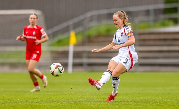 GER, Freiburg, SC Freiburg II vs FC Nürnberg, 2 Frauen Bundesliga, Fußball, DFB, Spielzeit 2024 2025, Möslestadion, 22 Spieltag, im Bild Luisa Guttenberger FC Nürnberg 4 DFB DFL REGULATIONS PROHIBIT ANY USE OF PHOTOGRAPHS AS IMAGE SEQUENCES AND OR QUASI VIDEO, 20 04 2025, Copyright: HMBxMedia HendrikxHamelau