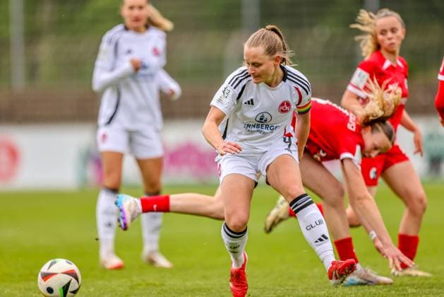GER, Freiburg, SC Freiburg II vs FC Nürnberg, 2 Frauen Bundesliga, Fußball, DFB, Spielzeit 2024 2025, Möslestadion, 22 Spieltag, im Bild Luisa Guttenberger FC Nürnberg 4 DFB DFL REGULATIONS PROHIBIT ANY USE OF PHOTOGRAPHS AS IMAGE SEQUENCES AND OR QUASI VIDEO, 20 04 2025, Copyright: HMBxMedia HendrikxHamelau
