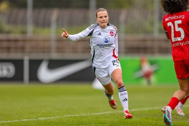 GER, Freiburg, SC Freiburg II vs FC Nürnberg, 2 Frauen Bundesliga, Fußball, DFB, Spielzeit 2024 2025, Möslestadion, 22 Spieltag, im Bild v l Nastassja Lein FC Nürnberg 24 scores the 1 0 goal for Nürnberg after an assist from Jacqueline Baumgärtel FC Nürnberg 20 and cheers with the team DFB DFL REGULATIONS PROHIBIT ANY USE OF PHOTOGRAPHS AS IMAGE SEQUENCES AND OR QUASI VIDEO, 20 04 2025, Copyright: HMBxMedia HendrikxHamelau