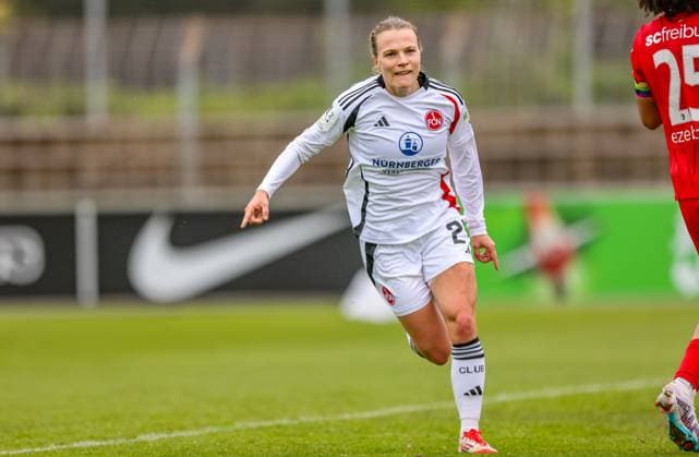 GER, Freiburg, SC Freiburg II vs FC Nürnberg, 2 Frauen Bundesliga, Fußball, DFB, Spielzeit 2024 2025, Möslestadion, 22 Spieltag, im Bild v l Nastassja Lein FC Nürnberg 24 scores the 1 0 goal for Nürnberg after an assist from Jacqueline Baumgärtel FC Nürnberg 20 and cheers with the team DFB DFL REGULATIONS PROHIBIT ANY USE OF PHOTOGRAPHS AS IMAGE SEQUENCES AND OR QUASI VIDEO, 20 04 2025, Copyright: HMBxMedia HendrikxHamelau