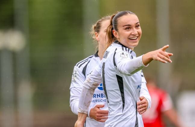 GER, Freiburg, SC Freiburg II vs FC Nürnberg, 2 Frauen Bundesliga, Fußball, DFB, Spielzeit 2024 2025, Möslestadion, 22 Spieltag, im Bild v l Nastassja Lein FC Nürnberg 24 scores the 1-0 goal for Nuremberg after an assist from Jacqueline Baumgärtel FC Nürnberg 20 and celebrates with the team, with Medina DeÅ¡ić FC Nürnberg 10 DFB DFL REGULATIONS PROHIBIT ANY USE OF PHOTOGRAPHS AS IMAGE SEQUENCES AND OR QUASI VIDEO, 20 04 2025, Copyright: HMBxMedia HendrikxHamelau