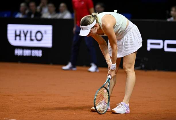 Ekaterina Alexandrova RUS disappointed Tennis Ladies Porsche Cup Porsche Tennis Grand Prix GP Stuttgart 2025 Porsche Arena 20 04 2024 DFL REGULATIONS PROHIBIT ANY USE OF PHOTOGRAPHS AS IMAGE SEQUENCES AND OR QUASI VIDEO Tennis Ladies Porsche Cup Porsche Tennis Grand Prix GP Stuttgart 2025