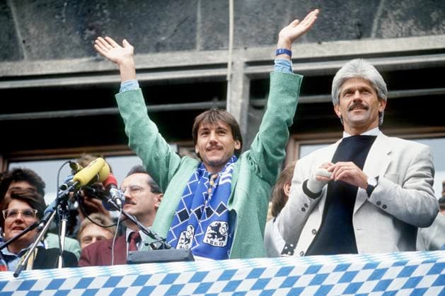ARCHIVE PHOTO Werner Lorant died at the age of 76 Peter PACULT AUT waving, coach Werner LORANT to his right Promotion ceremony for the TSV 1860 Muenchen team, on the balcony of Munichs town hall on January 28, 1996