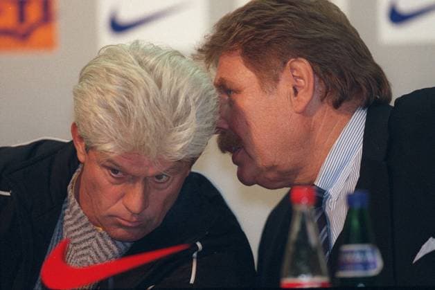 ARCHIVE PHOTO Werner Lorant has died at the age of 76 SN04040002SP jpg Soccer, Werner LORANT,Trainer 1860 Muenchen,in conversation with President Karl Heinz WILDMOSER