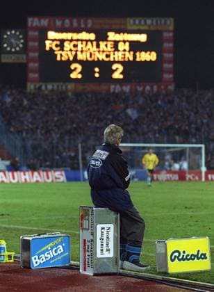ARCHIVE PHOTO Werner Lorant has died at the age of 76 SN12129817SP JPG Soccer Bundesliga TSV 1860 Muenchen coach Werner LORANT, Germany, full figure, from behind, in the match against Schalke 04