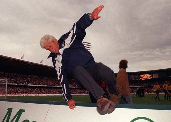 ARCHIVE PHOTO Werner Lorant has died at the age of 76 SN22Koeln 1860 SP jpg Soccer 1 Bundesliga, 1 FC Koeln TSV 1860 Muenchen 2 0, Coach Werner LORANT 1860 jumps over the bar to leave, 04 08 2001