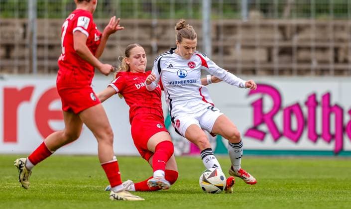 GER, Freiburg, SC Freiburg II vs FC Nürnberg, 2 Frauen Bundesliga, Fußball, DFB, Spielzeit 2024 2025, Möslestadion, 22 Spieltag, im Bild v l Belma Dzaferi SC Freiburg II 23 , Nastassja Lein FC Nürnberg 24 DFB DFL REGULATIONS PROHIBIT ANY USE OF PHOTOGRAPHS AS IMAGE SEQUENCES AND OR QUASI VIDEO, 20 04 2025, Copyright: HMBxMedia HendrikxHamelau