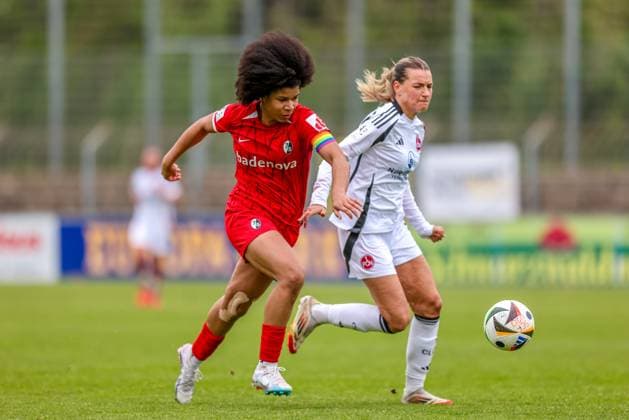GER, Freiburg, SC Freiburg II vs FC Nürnberg, 2 Frauen Bundesliga, Fußball, DFB, Spielzeit 2024 2025, Möslestadion, 22 Spieltag, im Bild v l Zweikampf zwischen Victoria Ezebinyuo SC Freiburg II 25 und Medina DeÅ¡ić FC Nürnberg 10 DFB DFL REGULATIONS PROHIBIT ANY USE OF PHOTOGRAPHS AS IMAGE SEQUENCES AND OR QUASI VIDEO, 20 04 2025, Copyright: HMBxMedia HendrikxHamelau