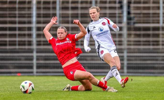 GER, Freiburg, SC Freiburg II vs FC Nürnberg, 2 Frauen Bundesliga, Fußball, DFB, Spielzeit 2024 2025, Möslestadion, 22 Spieltag, im Bild v l Zweikampf Yara Volpert SC Freiburg II 32 , Nastassja Lein FC Nürnberg 24 DFB DFL REGULATIONS PROHIBIT ANY USE OF PHOTOGRAPHS AS IMAGE SEQUENCES AND OR QUASI VIDEO, 20 04 2025, Copyright: HMBxMedia HendrikxHamelau